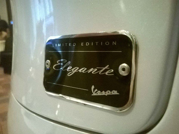 vespa elegante badge