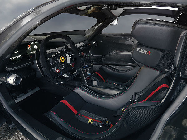 Ferrari FXX K: Interior