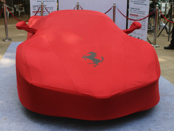 LaFerrari Lays Rubber On The Streets Of Mumbai! 