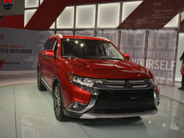 2016 Mitsubishi Outlander Debuts At New York Auto Show 