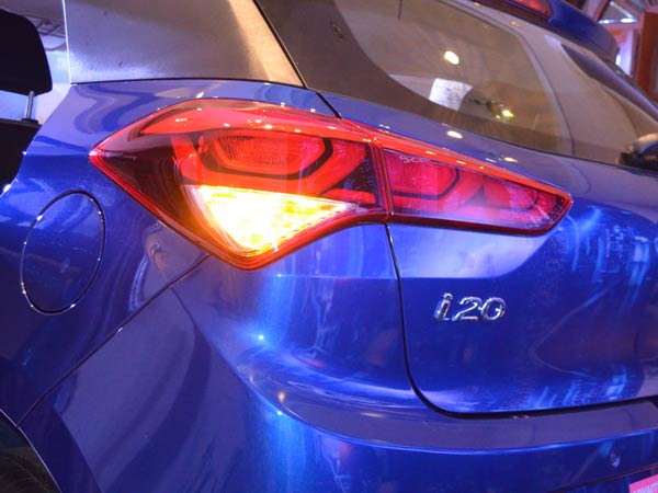 1. Hyundai Elite i20: Break Light Tradition