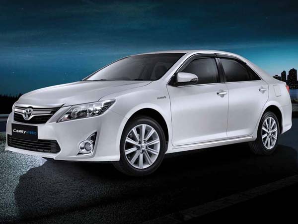 toyota camry hybrid features