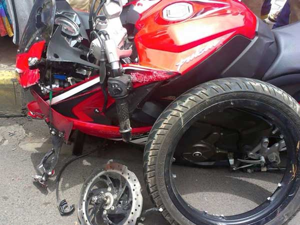 Bajaj Pulsar RS200 Alloy Wheel Failure! 