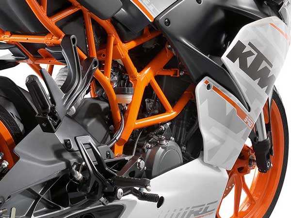 Yamaha R3 Vs Kawasaki Ninja 300 Vs KTM RC 390: Crouch, Set, Go! 