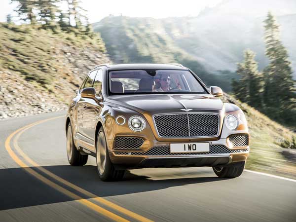 Bentley Bentayga: Front View 