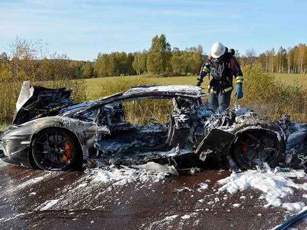 dahlback lamborghini aventador fire
