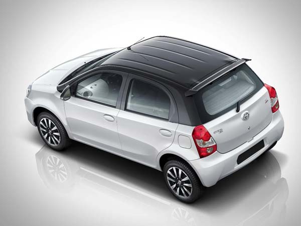 toyota new liva rear profile