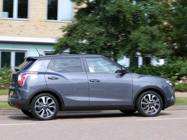 ssangyong tivoli side profile