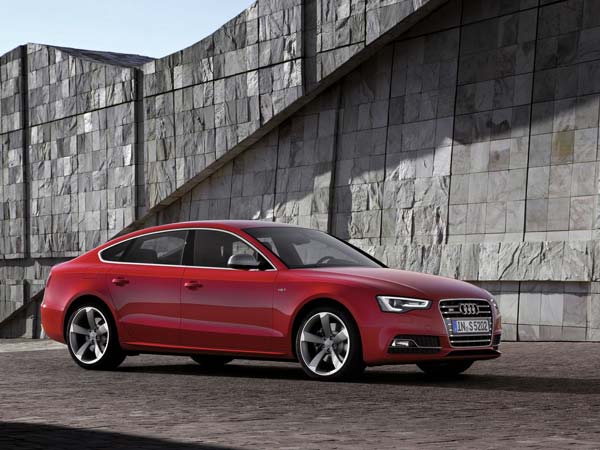audi s5 sportback front three quarter