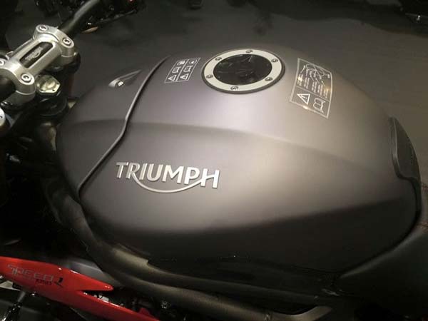 2016 triumph speed triple tank