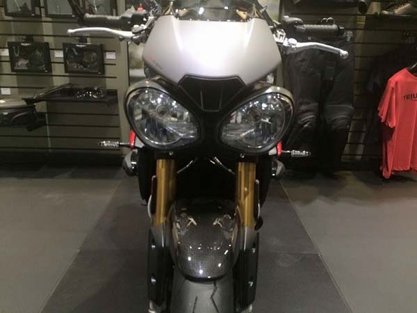 2016 triumph speed triple headlamp