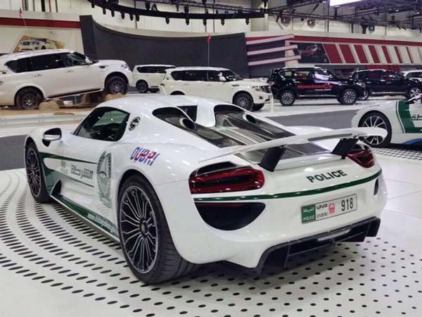 porsche 918 spyder police car dubai