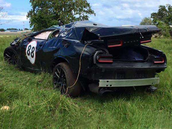 dodge challenger hellcat crash 