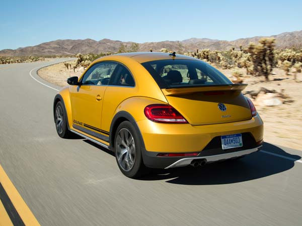 volkswagen beetle dune rear action shot