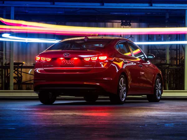 la auto show hyundai elantra rear three quarter