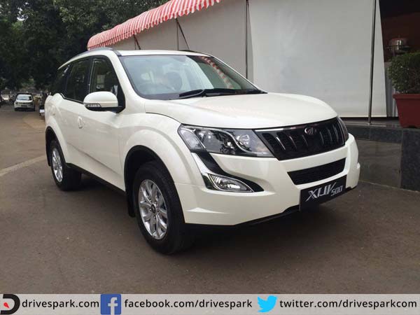 mahindra xuv500 automatic front three quarter