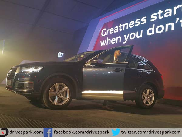 audi Q7 launched in india side profile