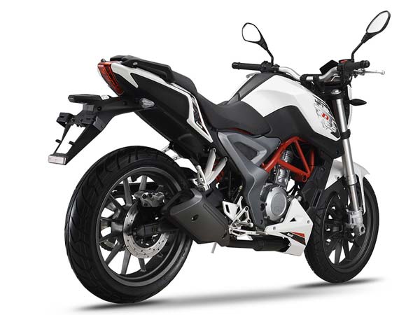 benelli tnt 25 vs ktm duke 200 comparison tnt 25 rear profile