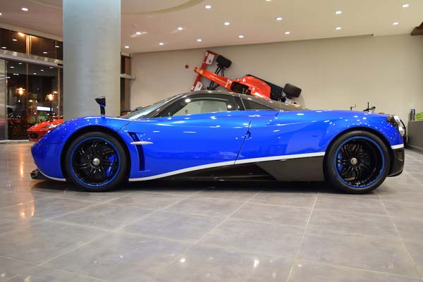 pagani huayra no 001 side profile