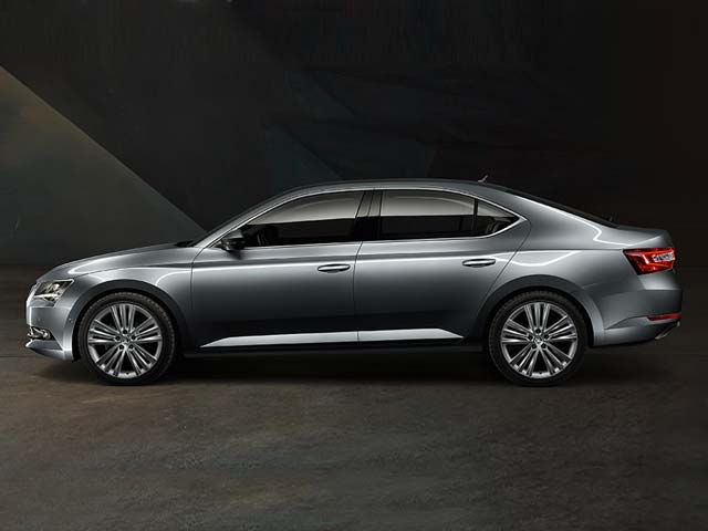 skoda superb side