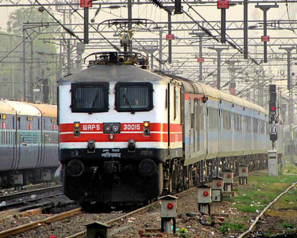 WAP-5 Train Engine: What You Should Know About Gatimaan's Engine
