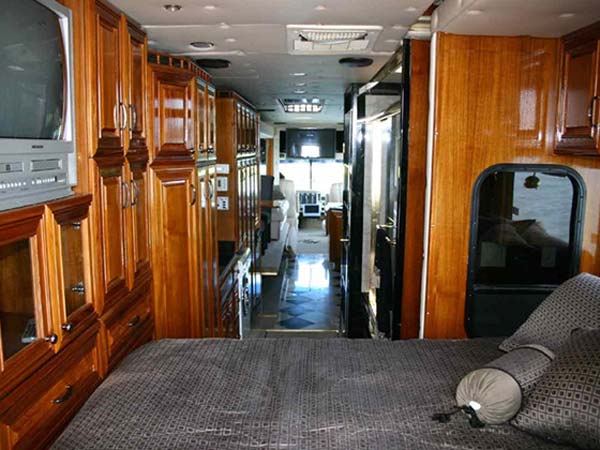 Terra Wind: The Ultimate Coach For The Road Or On Water