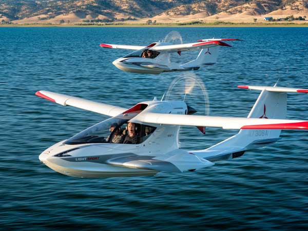 7. Icon A5 - The Foldable Amphibious Plane
