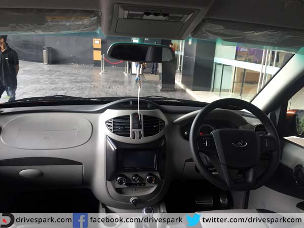 mahindra nuvosport interiror