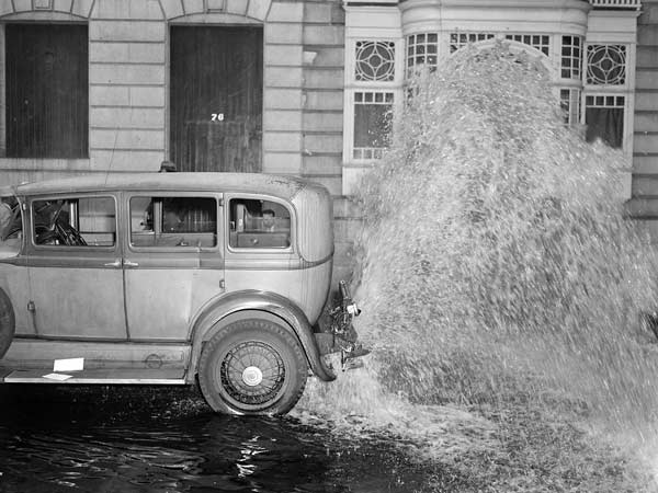 Car Can Go On Water Too!