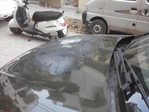 renault kwid catches fire