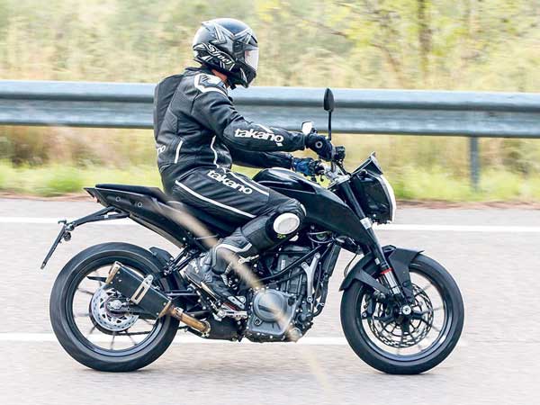 2017 ktm duke 390 spy pic