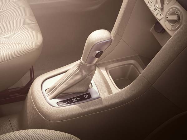 Specification Comparison: Toyota Innova Crysta vs Renault Lodgy vs Maruti Ertiga vs Honda Mobilio