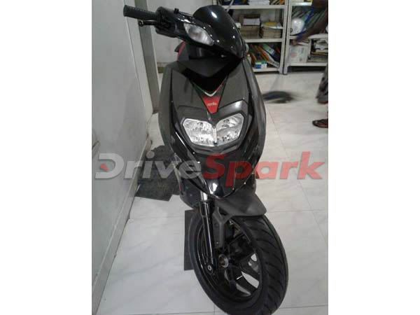 aprilia sr motard 125 front profile