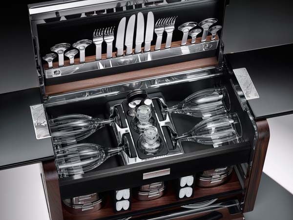 Rolls Royce Celebrates Phantom Zenith Collection With Bespoke-Commissioned Picnic Hamper