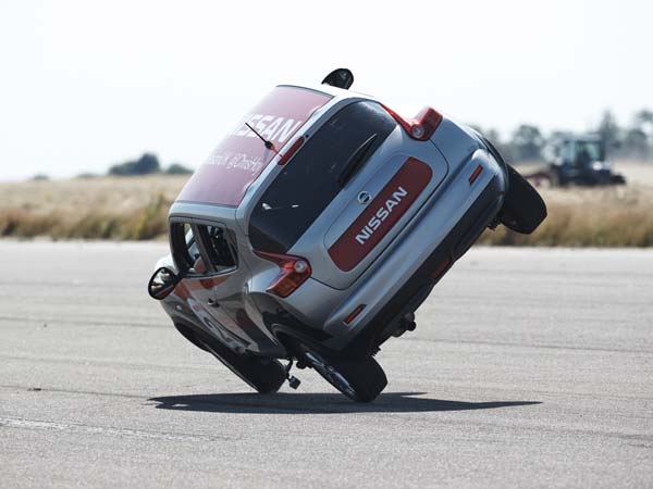 Nissan Juke Goes On Two Wheels: Driving Stunt By Sir Chris Hoy