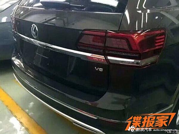 volkswagen teramont spy pic rear