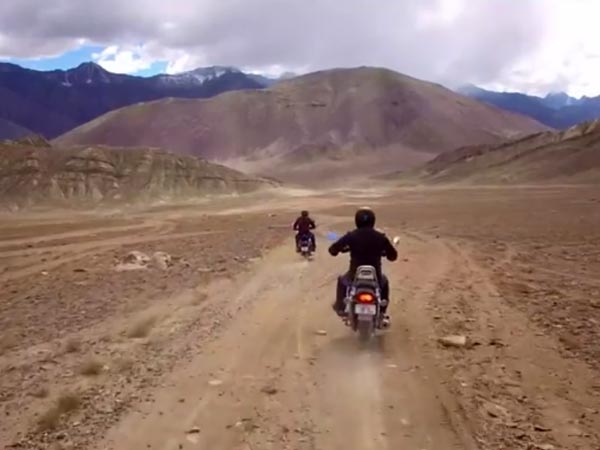 Bajaj Avenger Wishes ‘Happy Brotherhood Day’ To Royal Enfield — Not The Rivalry Kind
