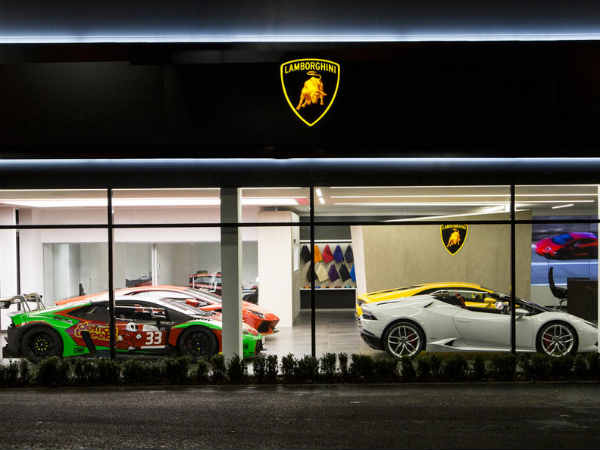 2018 Lamborghini Urus SUV Elicits New Corporate Look