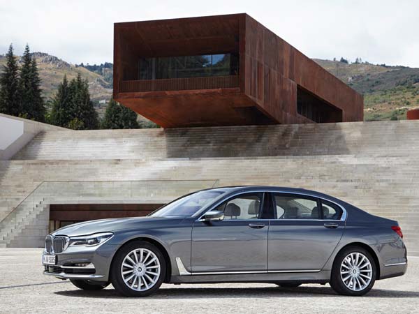 BMW To Showcase Its Innovative Technology In Paris Motor Show