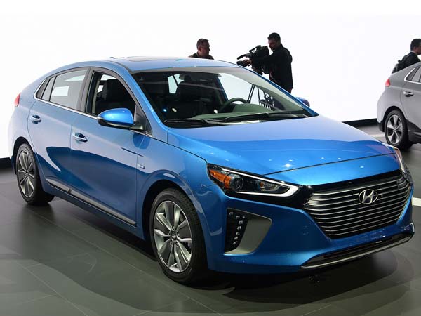 Hyundai Ioniq To Be a Prius Fighter