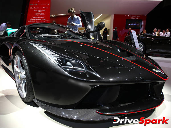 2016 Paris Motor Show: Ferrari LaFerrari Aperta Unveiled