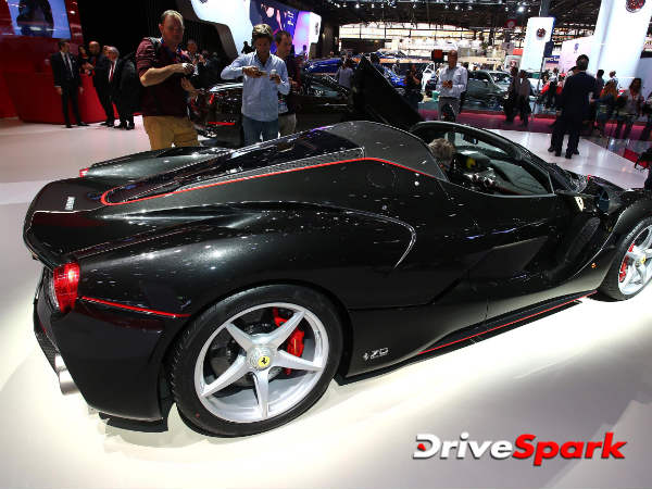 2016 Paris Motor Show: Ferrari LaFerrari Aperta Unveiled
