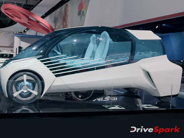 2016 Paris Motor Show: Toyota FCV Plus Unveiled
