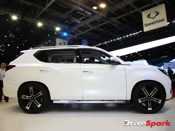 2016 Paris Motor Show: SsangYong Revealed LIV-2-SUV Concept