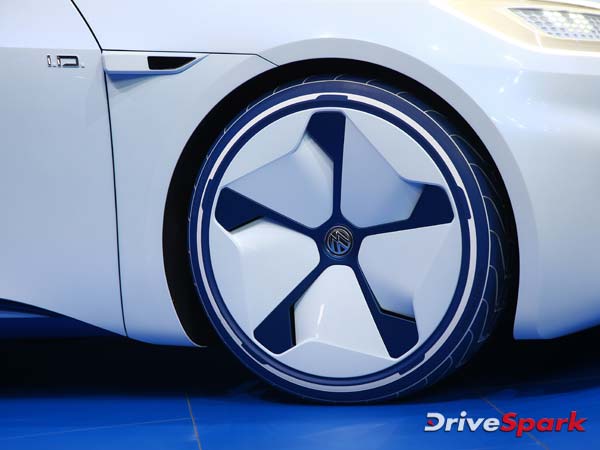 2016 Paris Motor Show: Volkswagen I.D. Concept Unveiled