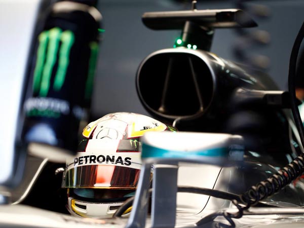 Hamilton Sets Fastest Lap At Malaysian FP3 Session