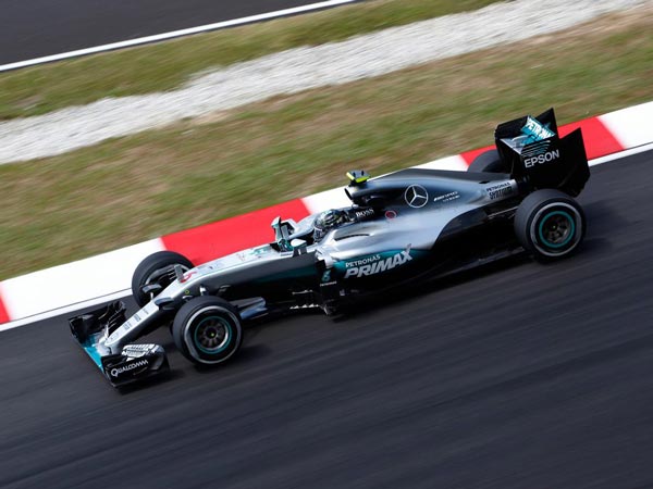 Hamilton Sets Fastest Lap At Malaysian FP3 Session