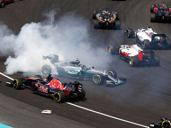 Ricciardo & Verstappen Dominate Malaysian GP