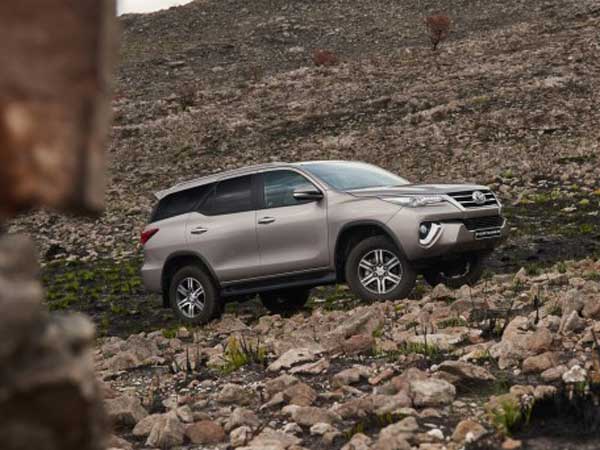 2016 Toyota Fortuner Reaches Dealerships