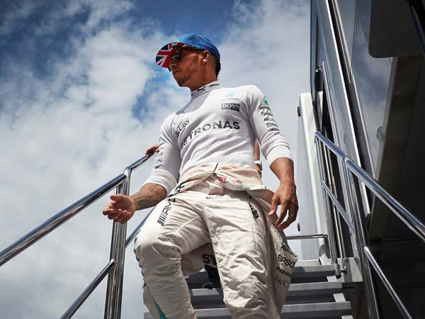 Hamilton Feels ‘Helpless’ Against Time To Defend F1 Title
